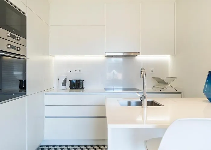 Modern 1 Bedroom Lisbon Apartment With Balcony